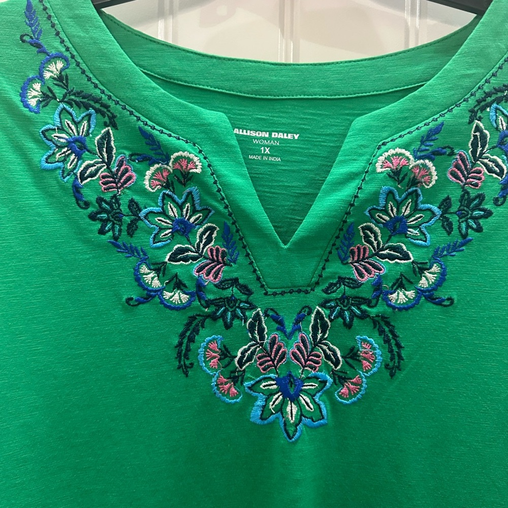 NWT Allison Daley Green Tunic with Floral Embroidery 1x retro whimsy western - Picture 3 of 5